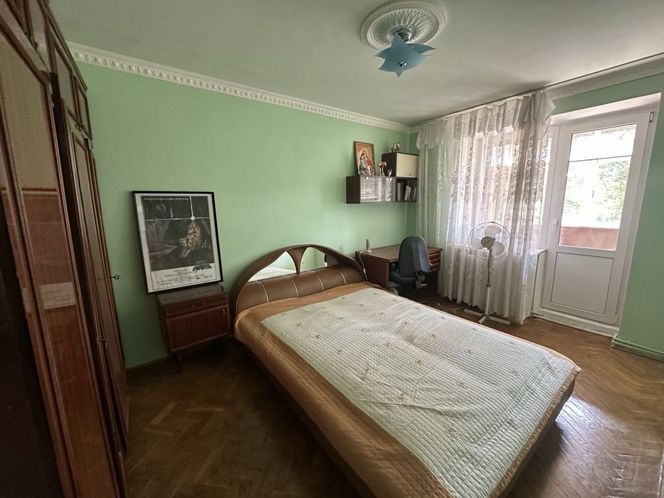 Продається 3 кімнатна чешка з індивідуальним опаленням