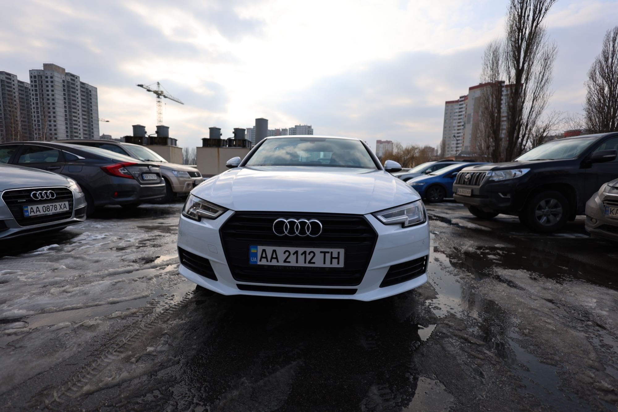Продаю Audi A4 перша єдина власниця 69000км без дтп