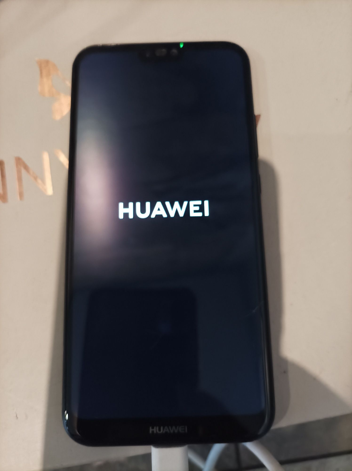 Huawei P20 Lite 4GB RAM/64GB +opaska Huawei Color Band A2