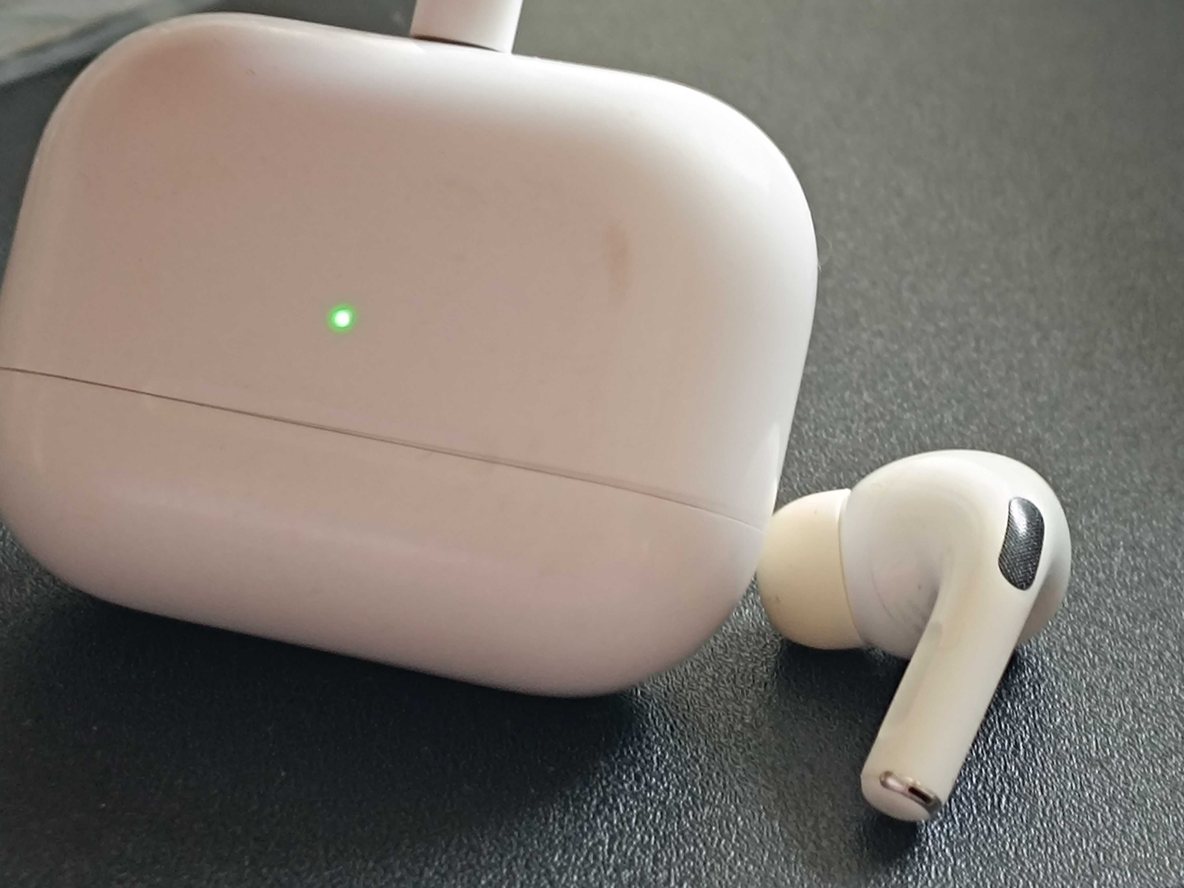 кейс Apple AirPods Pro 1 MagSafe Charging Case + левый наушник
