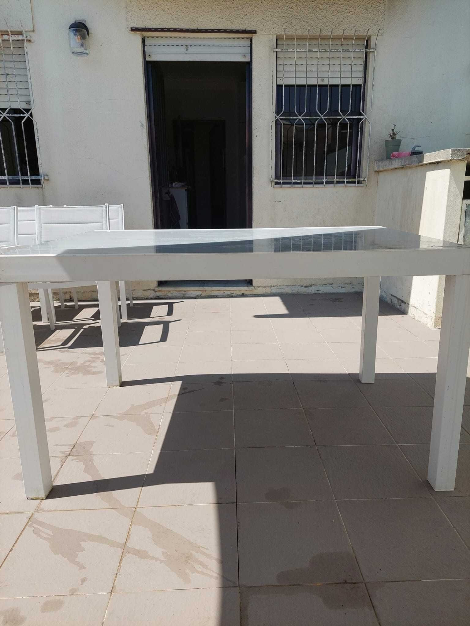 Conjunto Mesa + Cadeiras Exterior + Guarda Sol