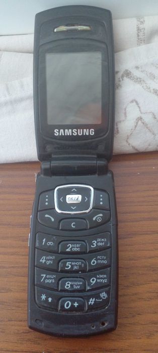 Продам старые телефоны.нокиа самсунг.в рабочем состоянии.с зарядками.
