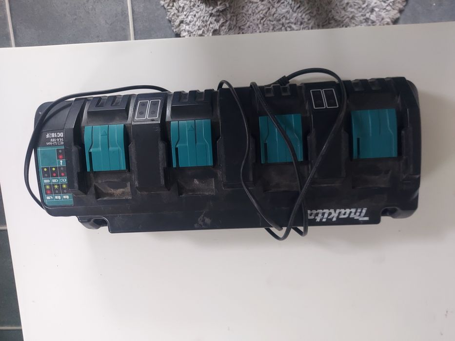 Зарядний пристрій Makita DC18SF