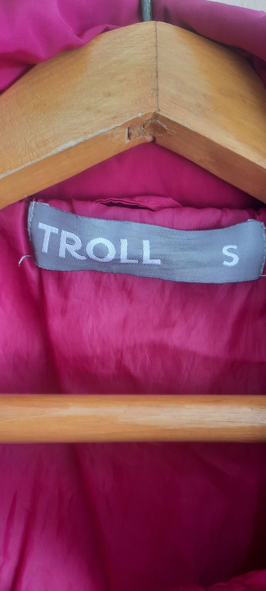 Продам куртку Troll