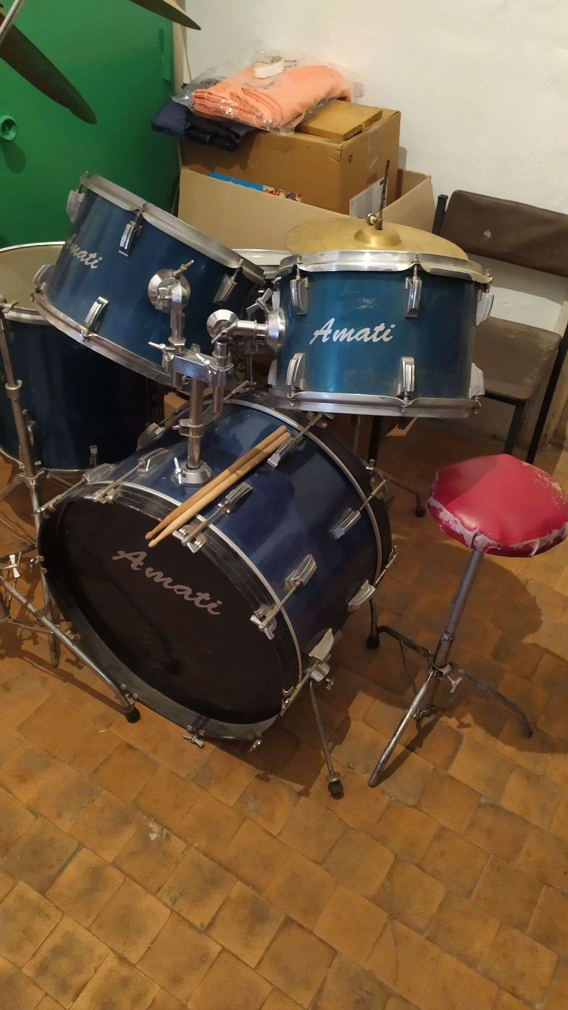 Продам барабанна установка Amati