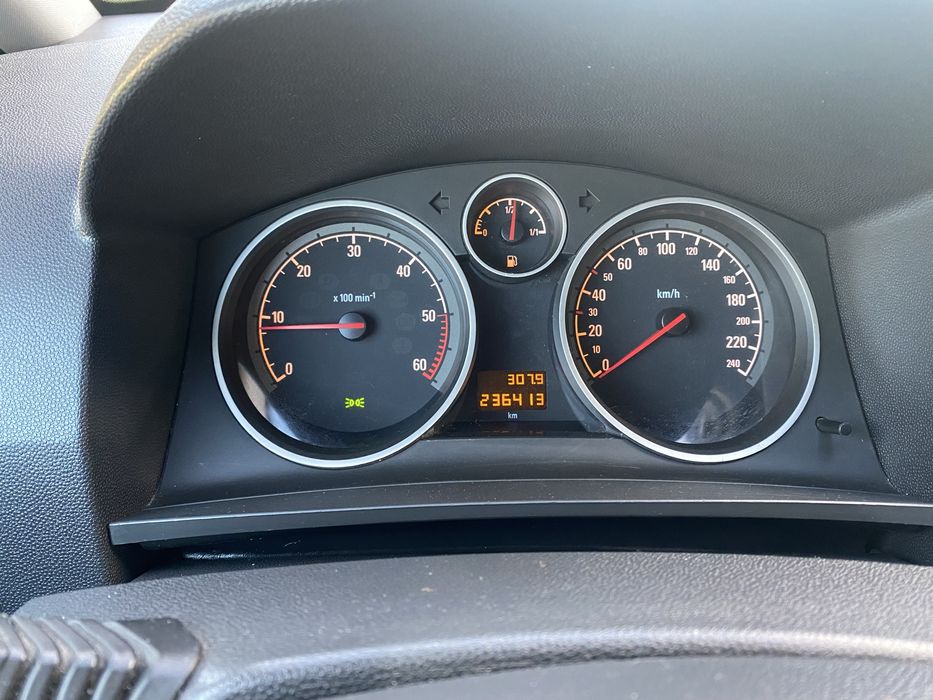 Opel Zafira 2010 рік