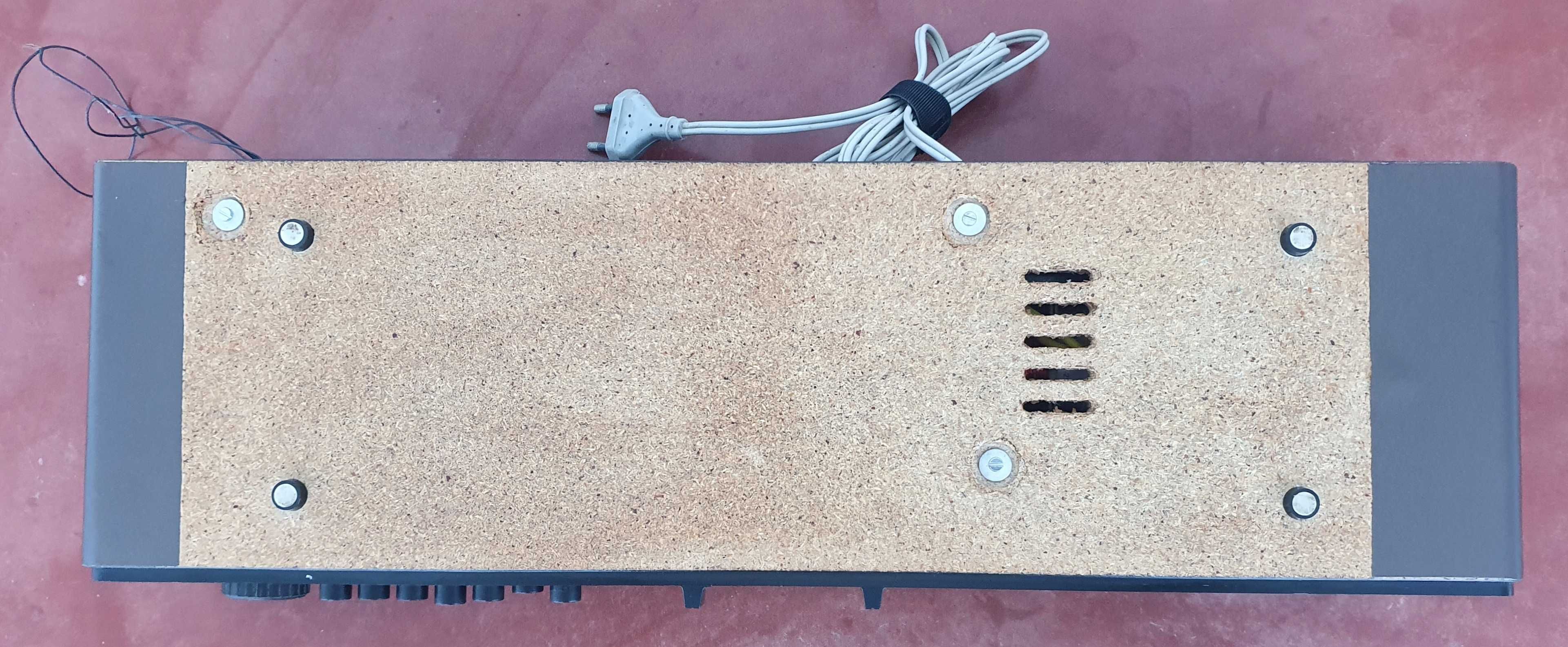 Retro rádio Saturn MR 423
