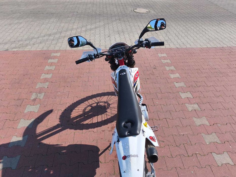 motocykl AJP PR4