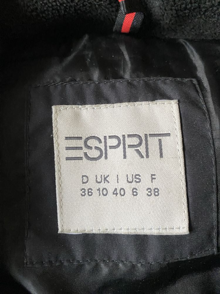 Жилетка Esprit пухова