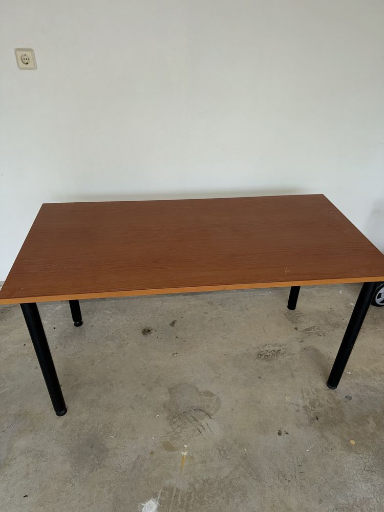 Vendo Mesa  de Madeira 40€