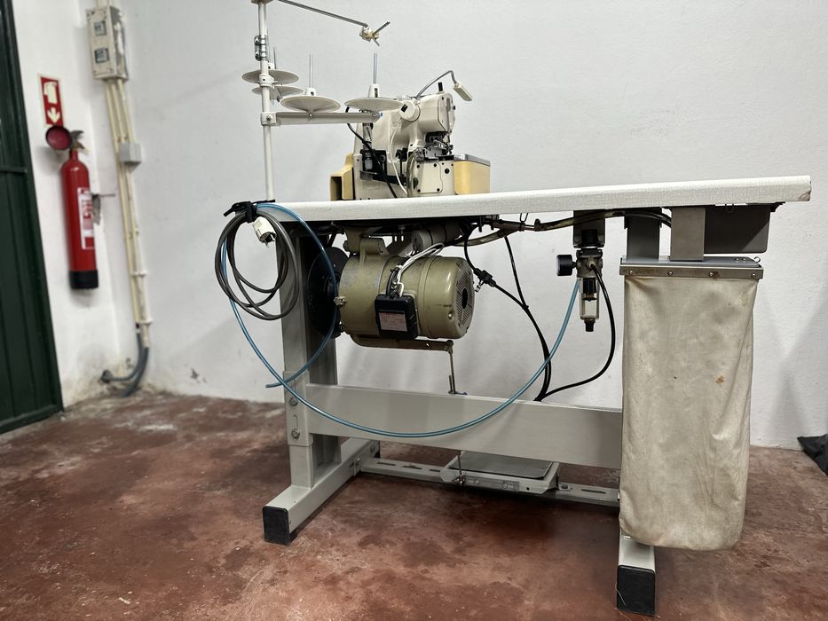 Maquina corte e cose a ar juki