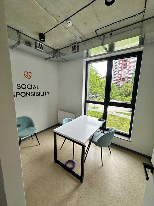 Оренда офісу з ремонтом та власною терасою на вул.Стуса.335м2.