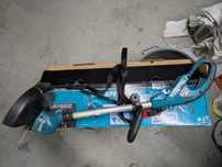 Roçadora Trimmer Makita 12V CXT URD100DZ Aparador