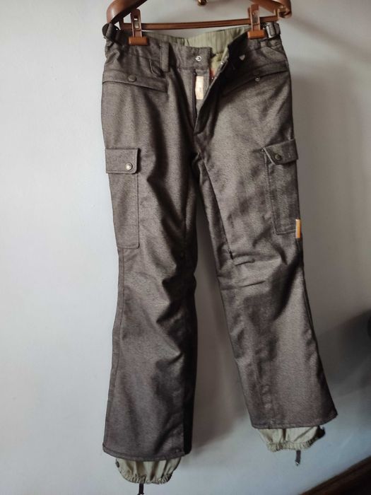 Novas Calças de ski. Marca de qualidade