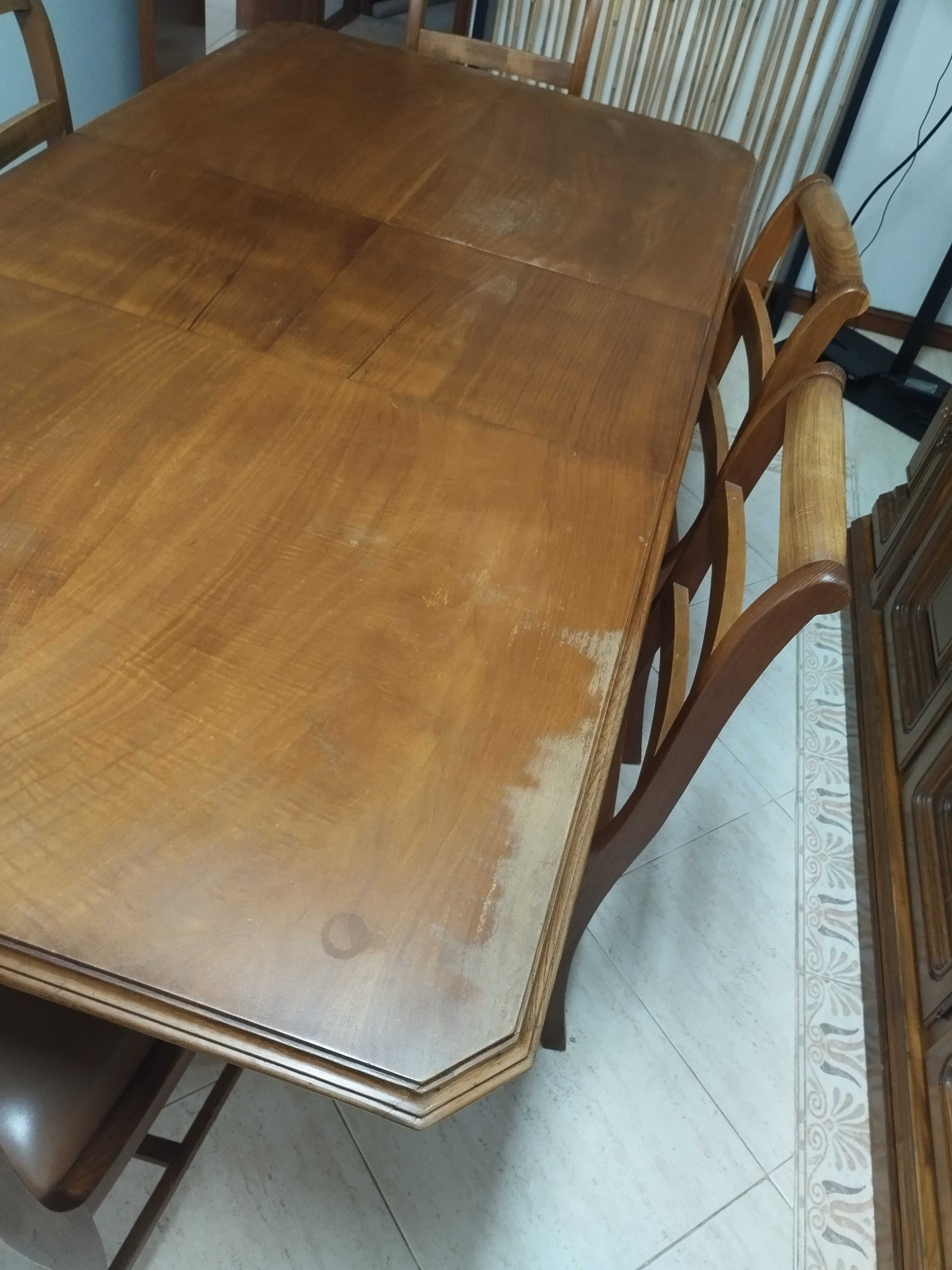 Mesa de sala com 6 cadeiras