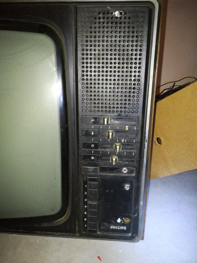 Tv Philips antiga a preto/branco c/ madeira bem conservada - a funcion