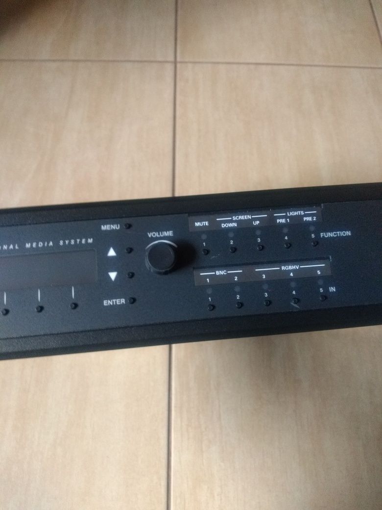 Crestron MPS-100, multimedialny system prezentacji