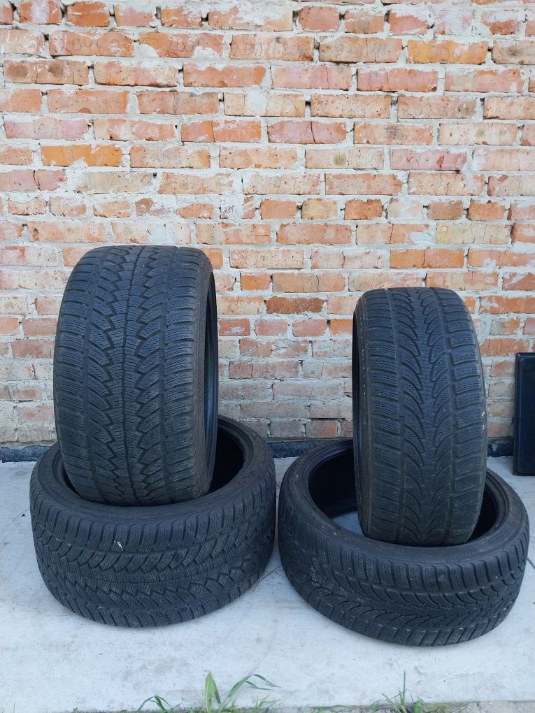 Продам  шини 295/30 R 19.