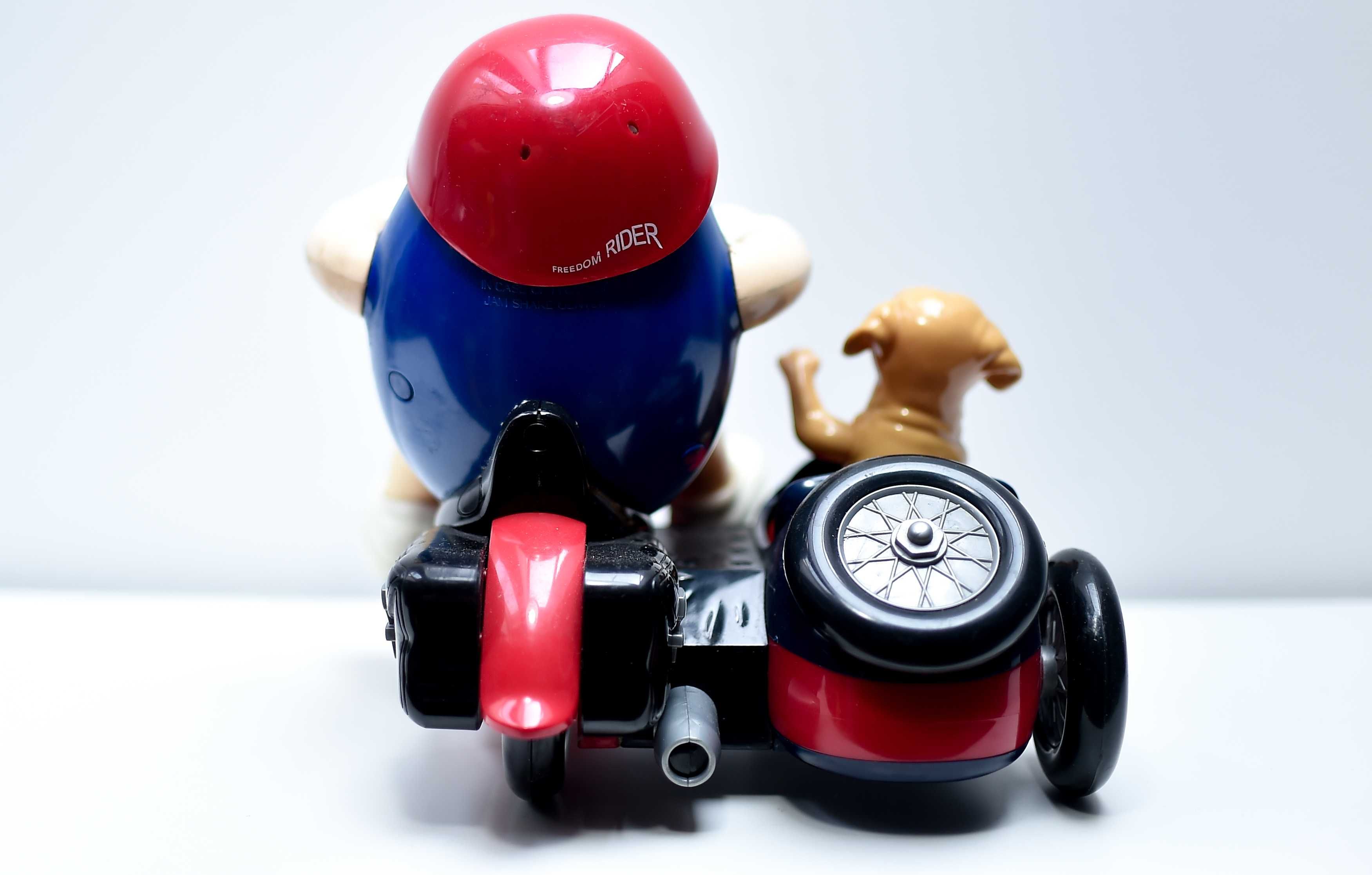Figurka M&M Red White & BLue Motocykl Candy
