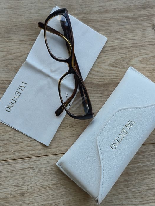 Жіноча вузька двукольорова оправа V2601 від Valentino!