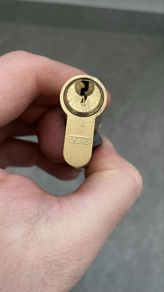 Продам сердцевину 30х30 ABUS