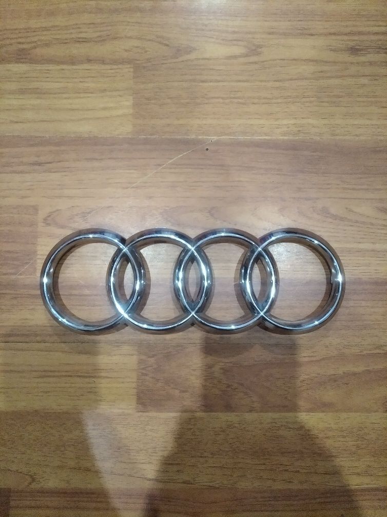 Емблема Audi передня