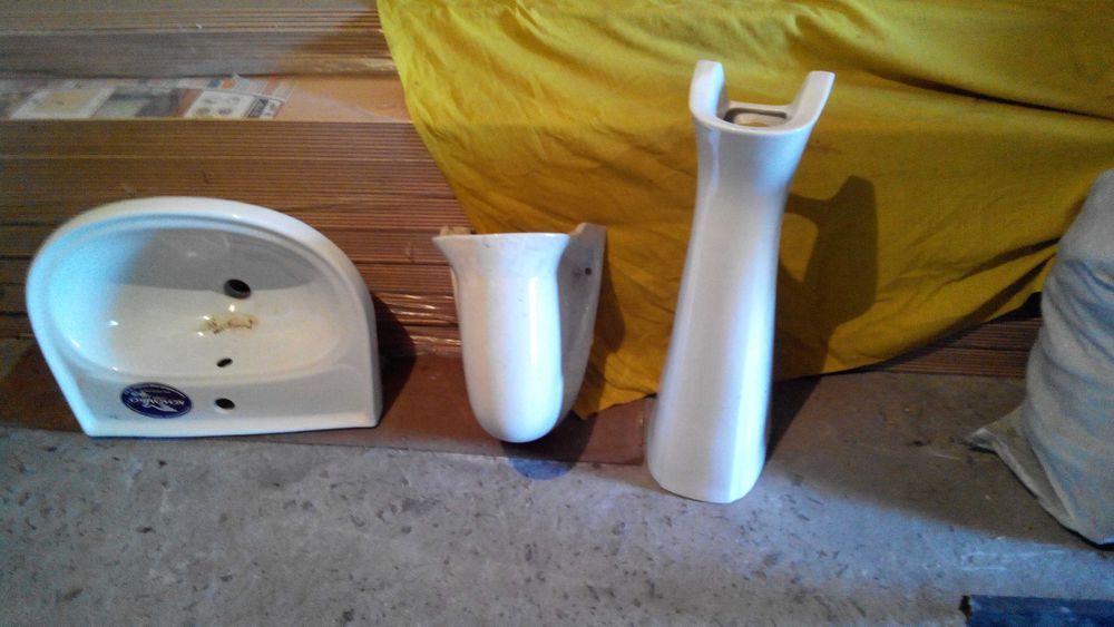 Умивальник з ножкою...