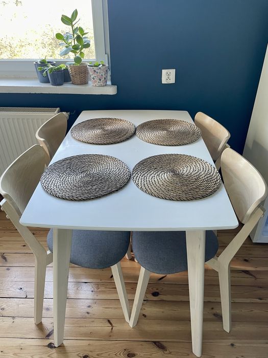 Zestaw stół z 4 krzesłami