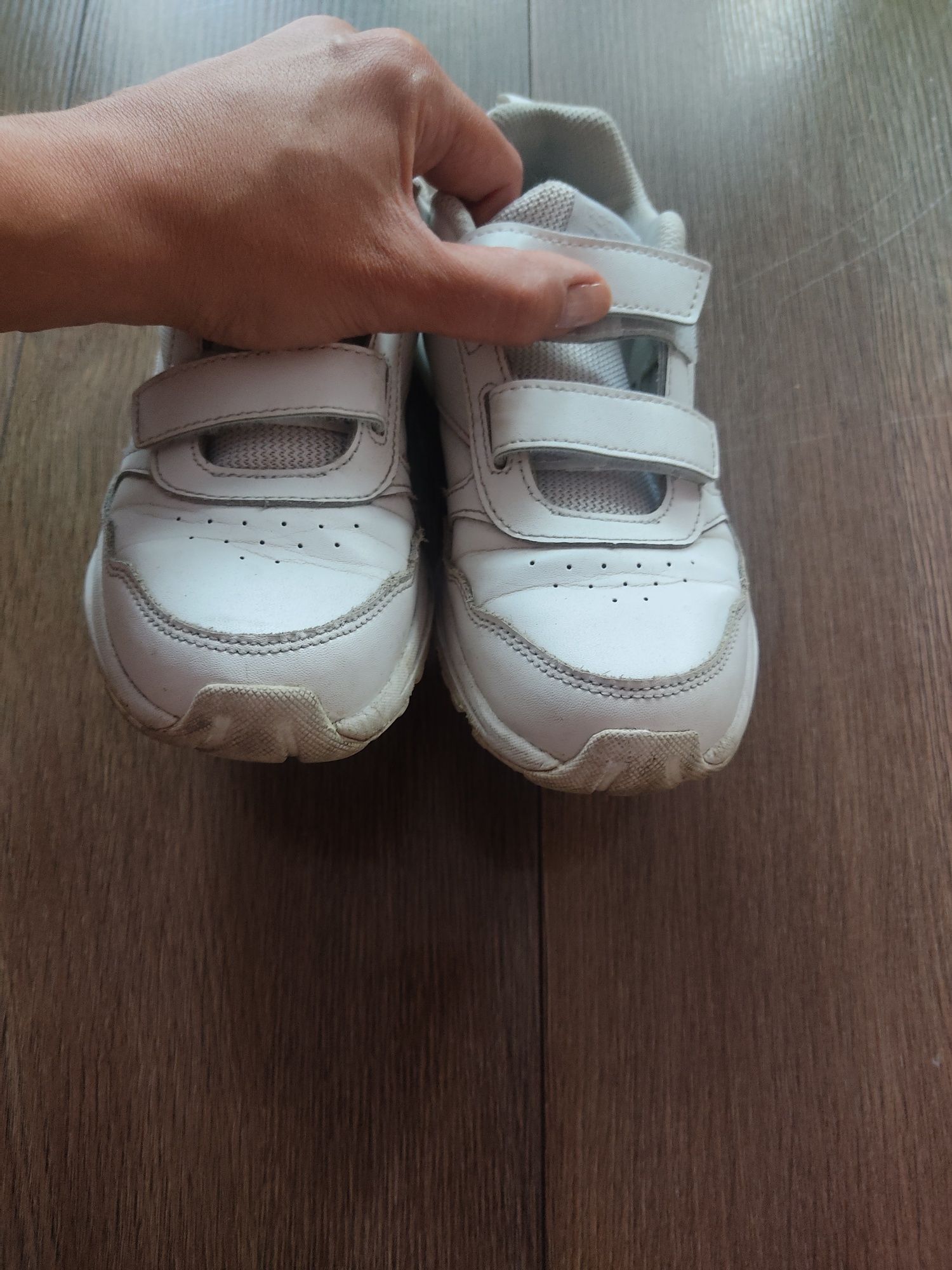 Buty białe Reebok 33