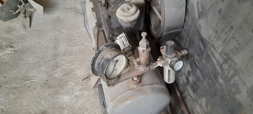 Продам повітряний компресор.