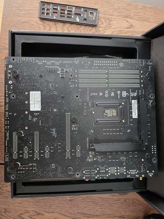 Motherboard Asuz z270 maximus IX code + cpu i5 7600k