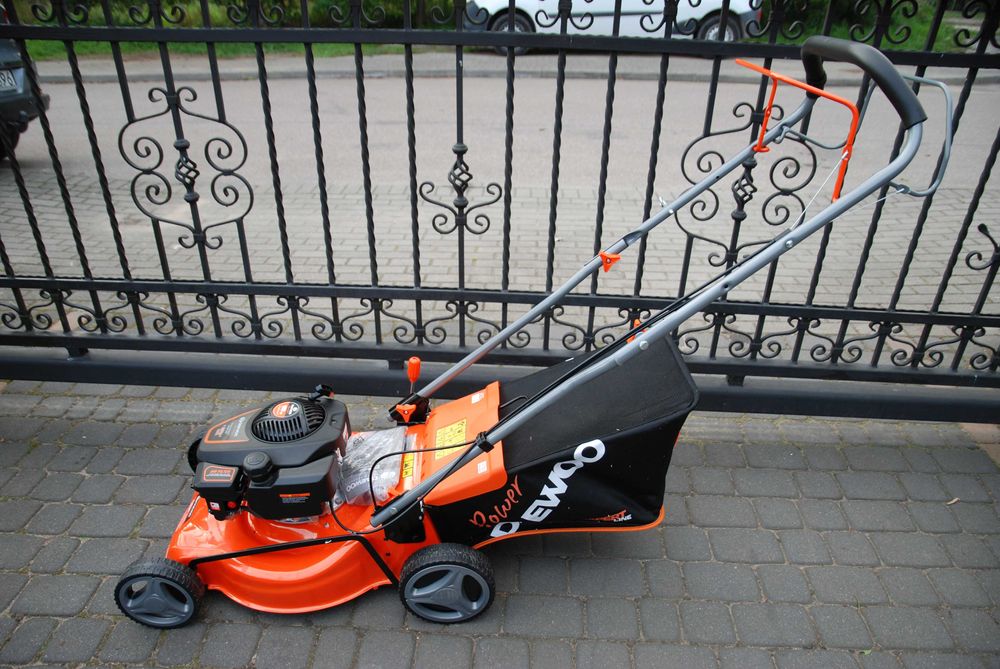 Kosiarka spalinowa z napędem DAEWOO [Nowa]