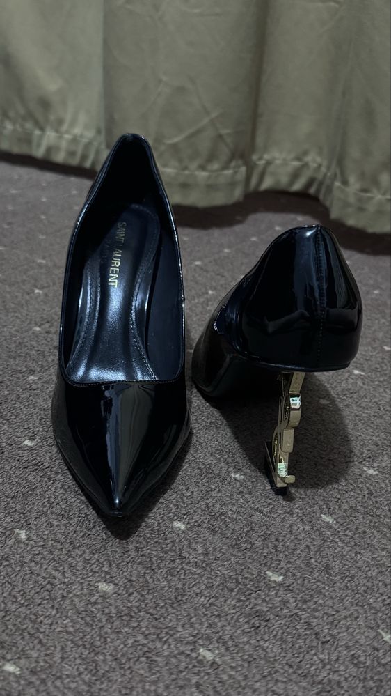 Yves Saint Laurent туфлі лодочки