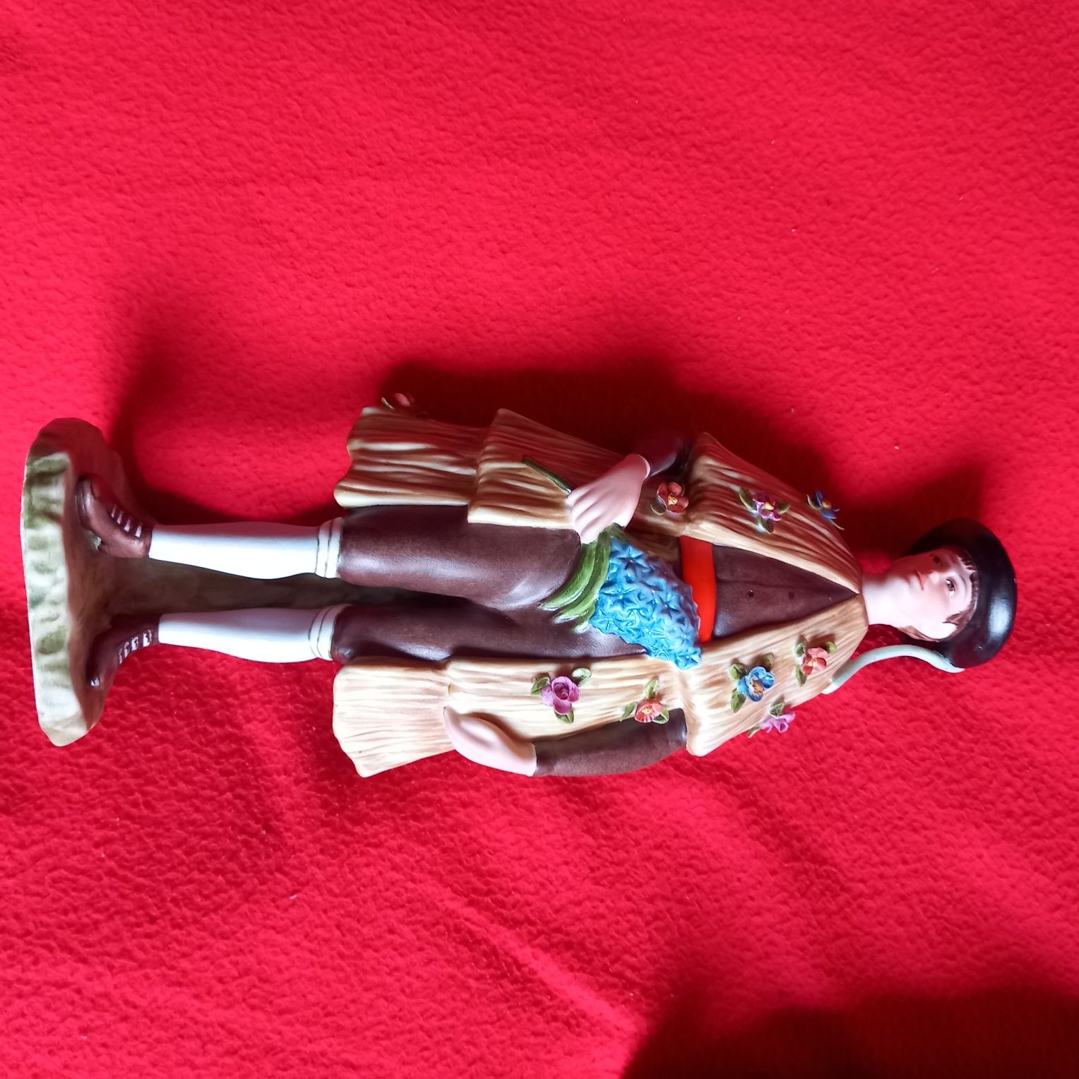Conjunto de figuras regionais V.A,  novas