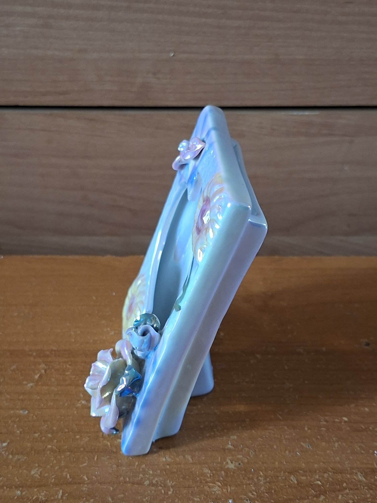 Ramka na zdjęcie z porcelany z czasów PRL