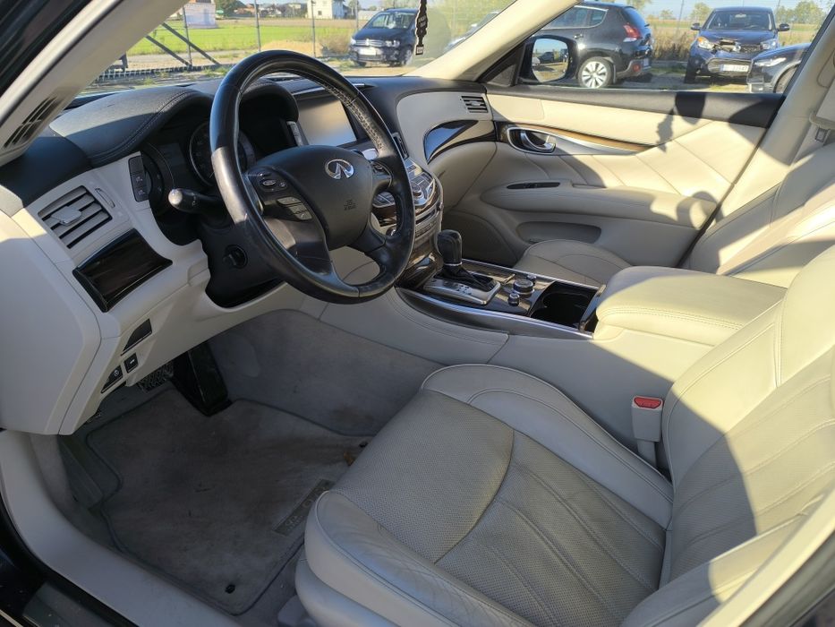 Infiniti Q70 Long 3.7 piękny lekko uszk okazja