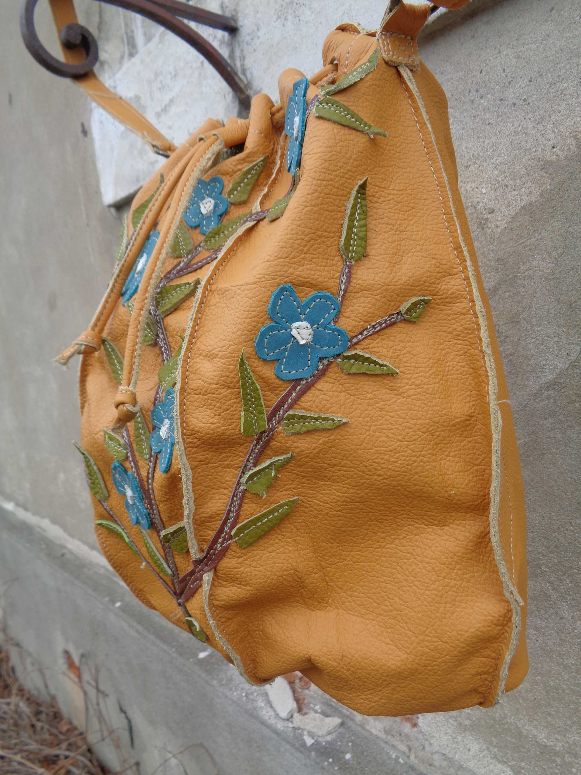 Artystyczna duża skórzana torba-worek z gałęzią i kwiatami.   Handmade