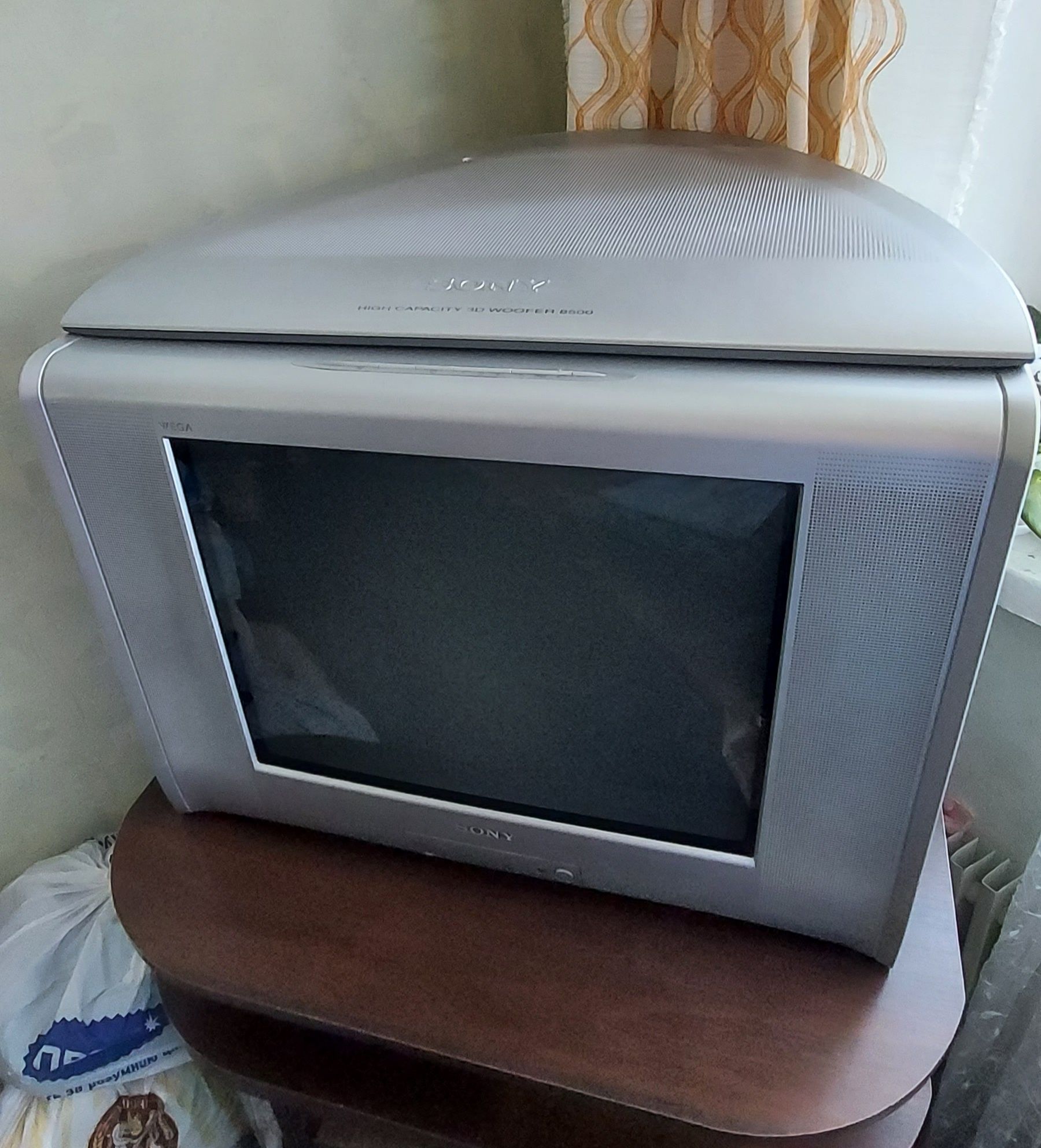 Продам.Телевизор Sony Trinitron с сабвуфером