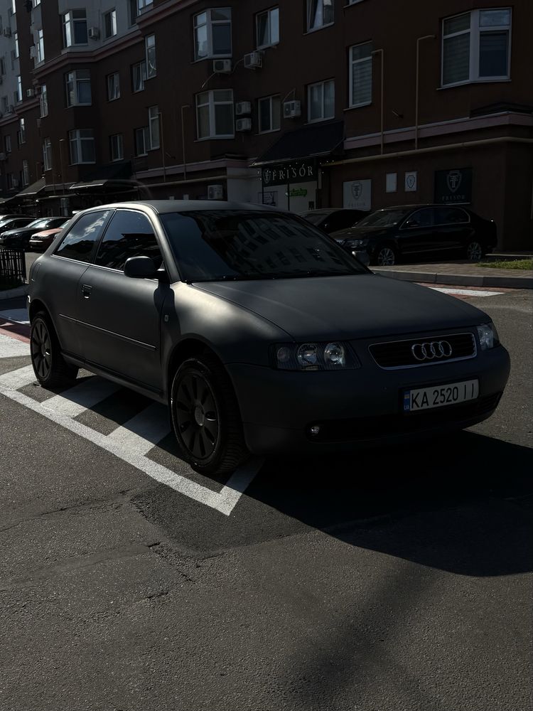 Audi a3 1998 +2 комплекта резини r16 на литих дисках