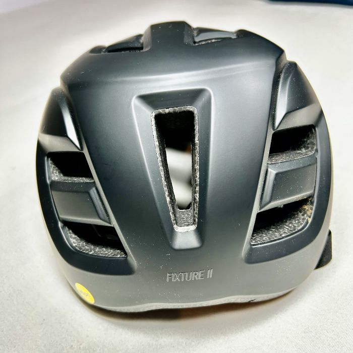 Nowy kask Giro fixture mips II