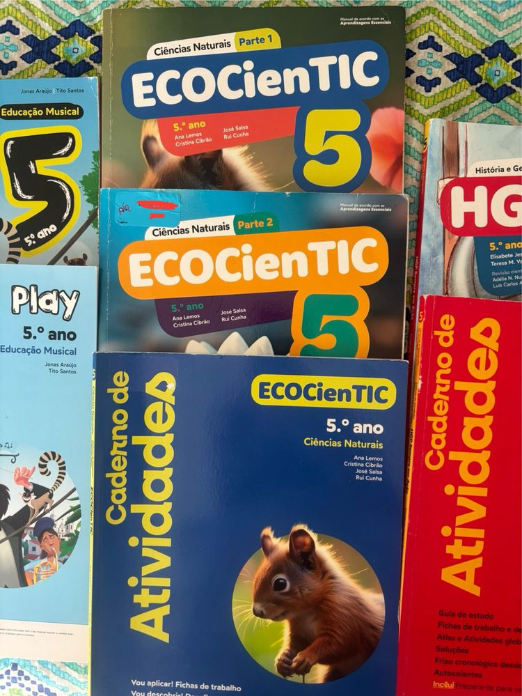 Livros escolares do 5.° ano. Porto Editora.