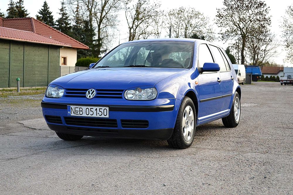 VW - Golf IV  1.6 cm benzyna  , klima , super stan , okazja !!