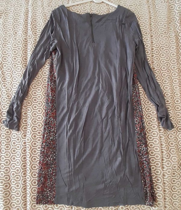 Vestido novo, confortável e versátil, pelo joelho