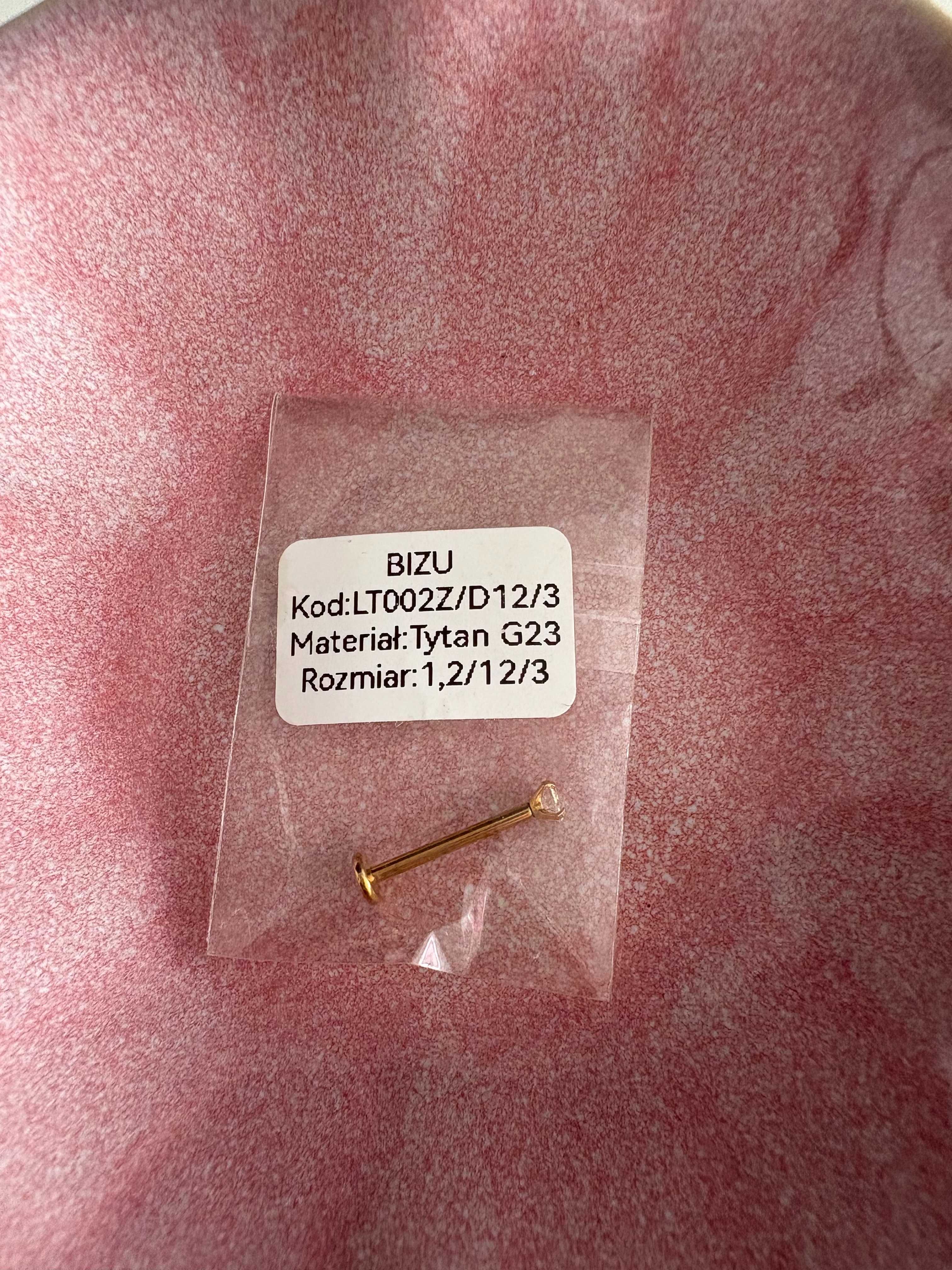 Tytanowy kolczyk labret z kryształkiem