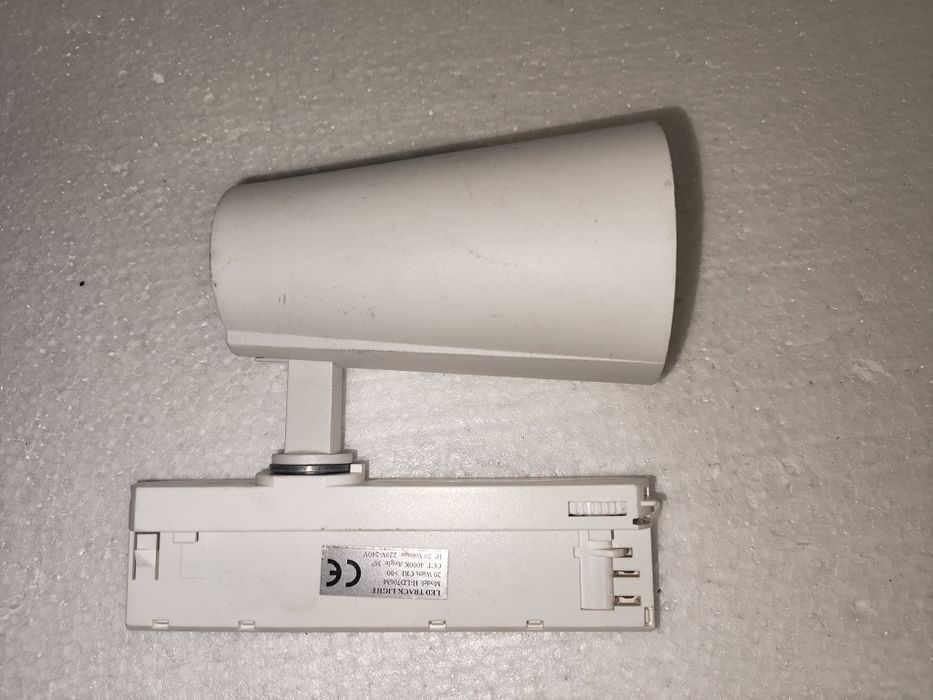Nowy Reflektor LED Szynowy Biały (max 21W) - FOOQ/EAGLERISE