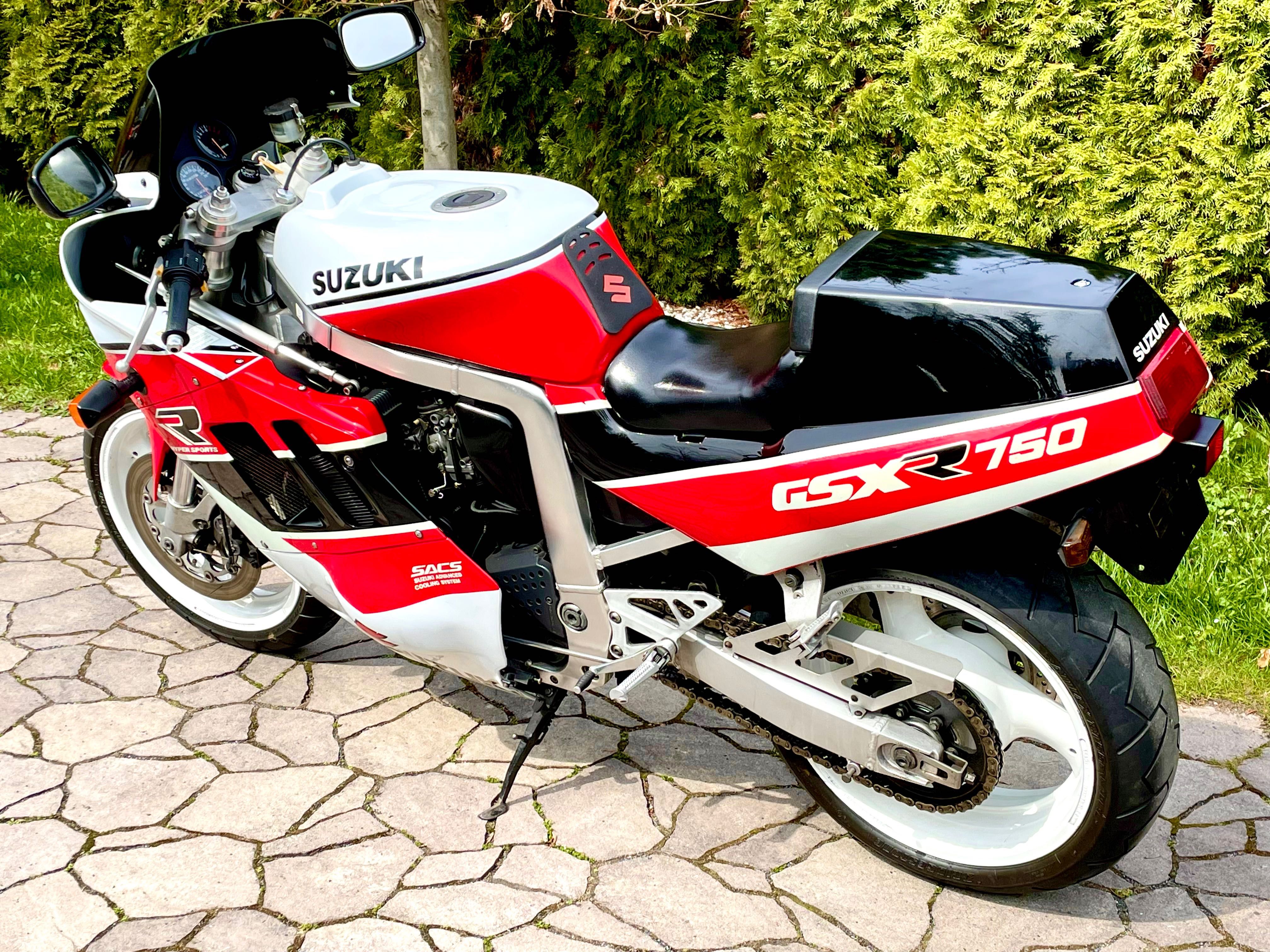 Piękne Suzuki GSXR 750 olejak