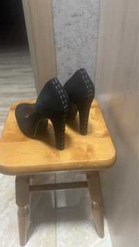 Жіночі туфлі