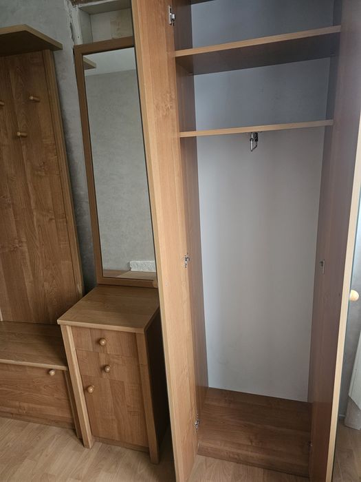 Продам меблевий комплект у передпокій