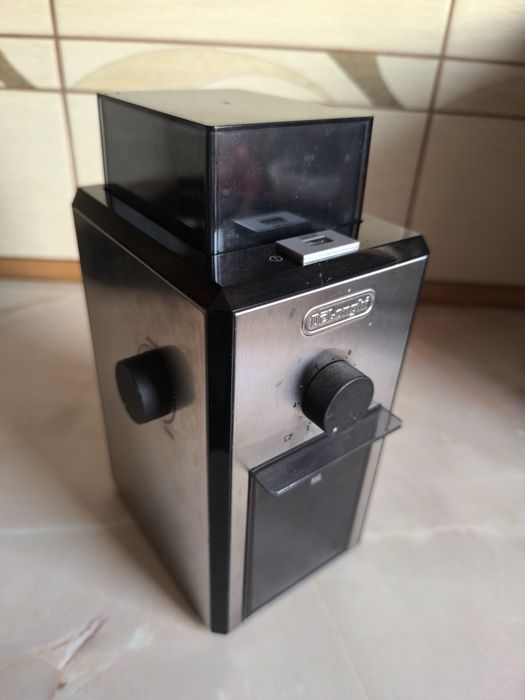 Express do kawy ciśnieniowy  DELONGHI EC 860 + Młynek do kawy DELONGHI