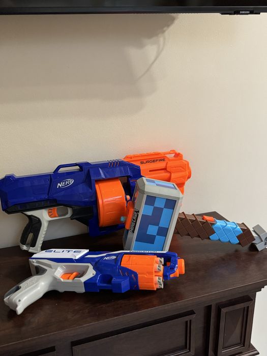 Nerf бластери , minecraft молот.